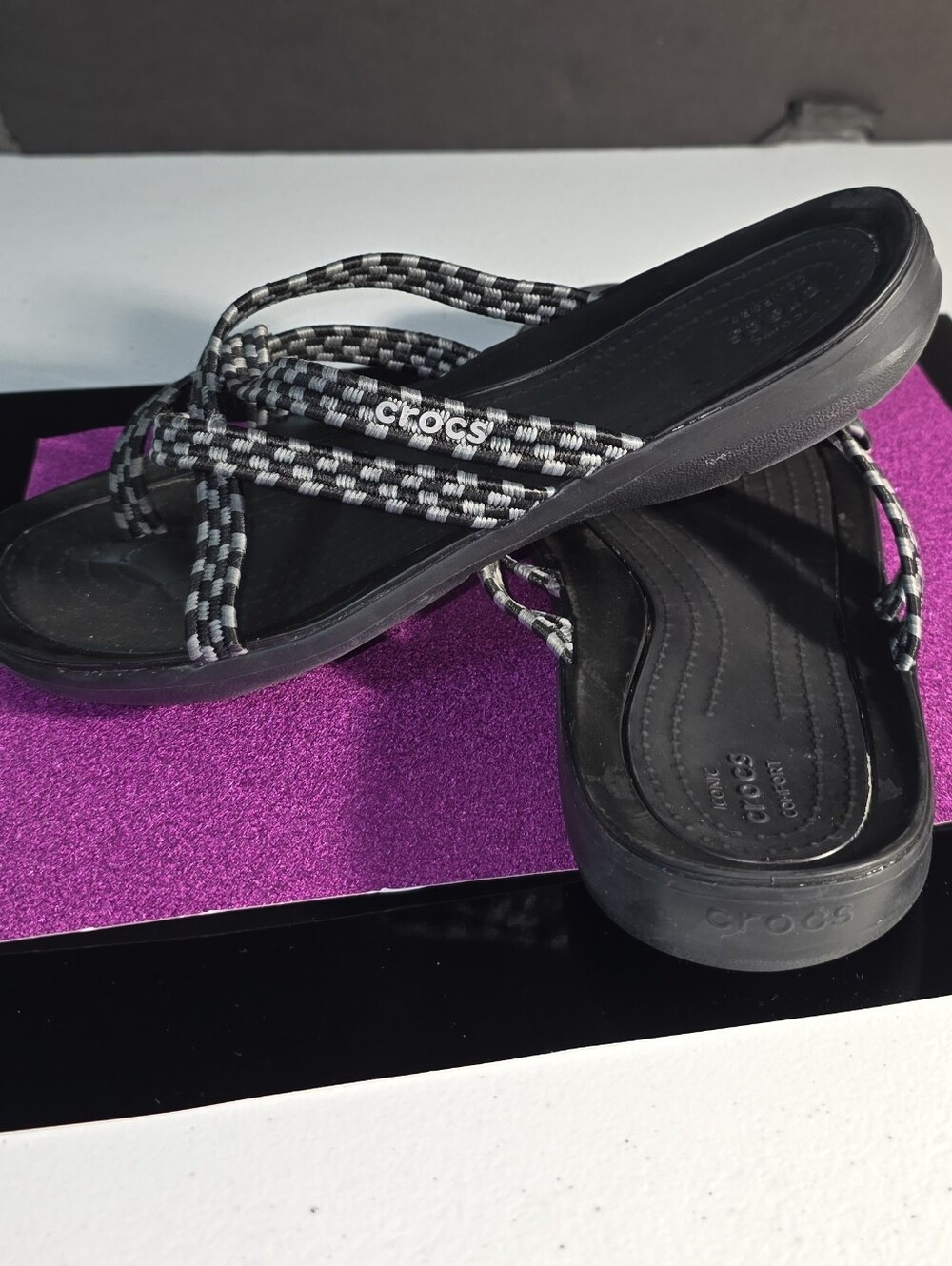 CROCS Women’s Swiftwater Braided Flip Flop Strap Slide Sandal Black/White Size 8